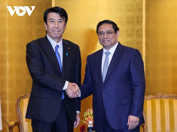 PM  Vietnam, Pham Minh Chinh Terima Menteri Ekonomi, Perdagangan dan Industri Jepang, Ken Saito dan Ketua Organisasi Promosi Perdagangan Jepang - ảnh 1