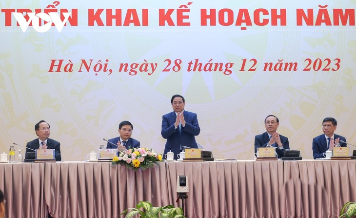 PM  Vietnam, Pham Minh Chinh Hadiri Konferensi Evaluasi Instansi Perhubungan dan Transportasi - ảnh 1