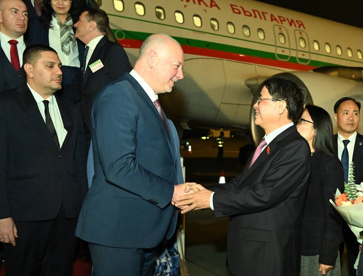 Ketua Parlemen Bulgaria, Rossen Dimitrov Jeliazkov Tiba di Kota Hanoi, Memulai Kunjungan Resmi di Vietnam - ảnh 1