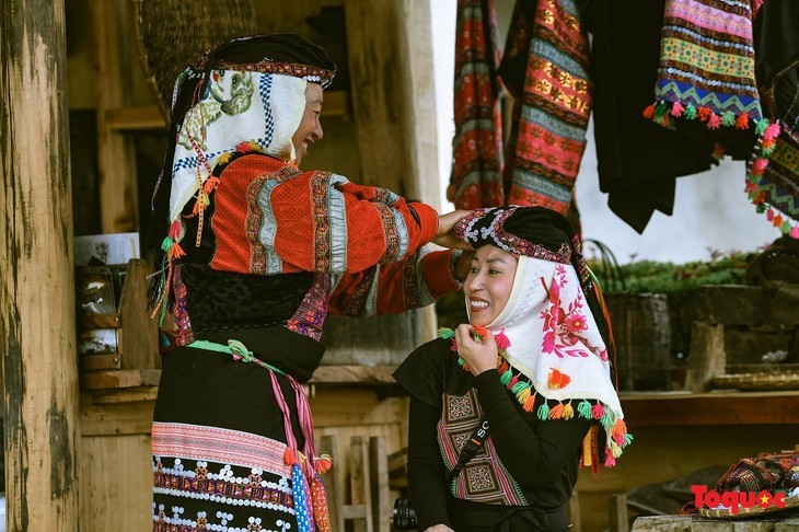 Dusun-Dusun yang Indah seperti Bumi Dongeng di Provinsi Ha Giang - ảnh 10