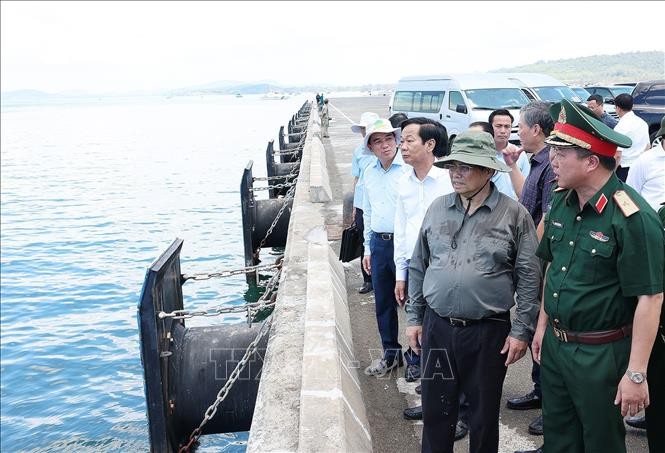 PM Vietnam, Pham Minh Chinh Survei dan Bimbing Penanganan Semua Persoalan Darurat di Phu Quoc - ảnh 1