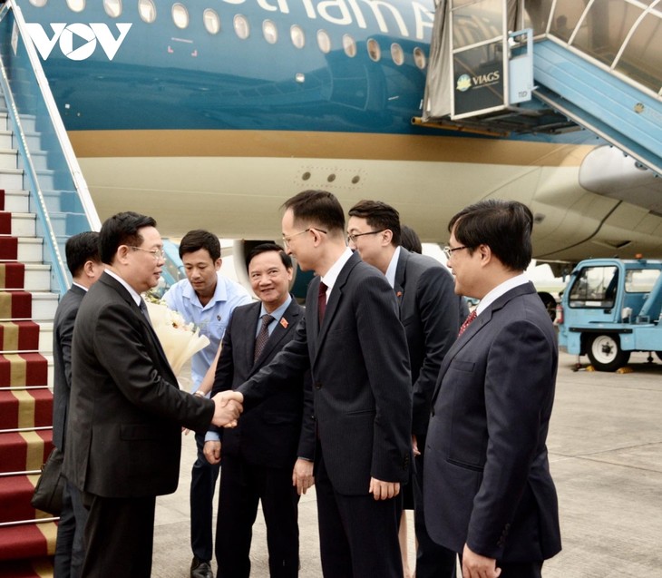 Kunjungan Resmi Ketua MN Vietnam, Vuong Dinh Hue Turut Memberikan Sumbangan yang Praktis pada Keseluruhan Hubungan Vietnam-Tiongkok - ảnh 1