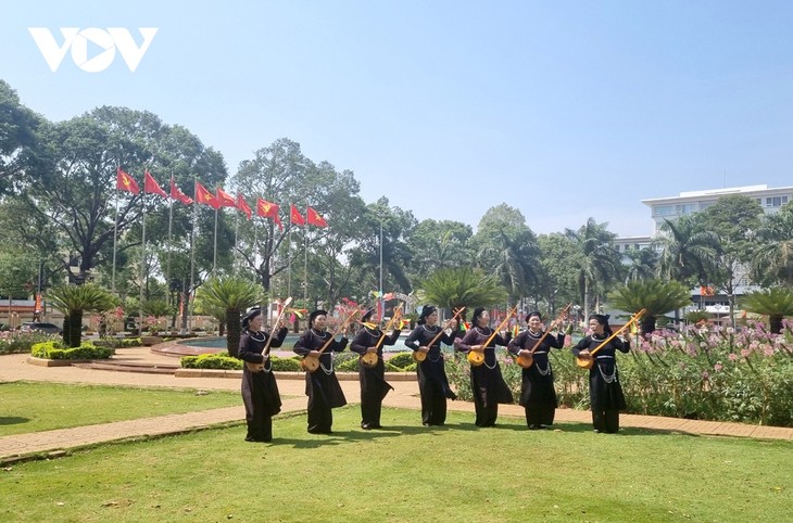 Menyalakan Api agar Nyanyian Lagu Rakyat Then-Sitar Tinh Bergema Selama-Lamanya di Daerah Dataran Tinggi - ảnh 1