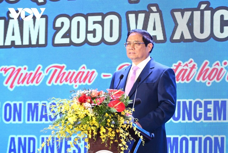 PM Vietnam, Pham Minh Chinh Hadiri Konferensi Pengumuman Perancangan dan Promosi Investasi Provinsi Ninh Thuan - ảnh 1