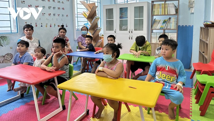 Kelas yang Membawa Kegembiraan kepada Pasien Anak-Anak di Kota Ho Chi Minh - ảnh 2