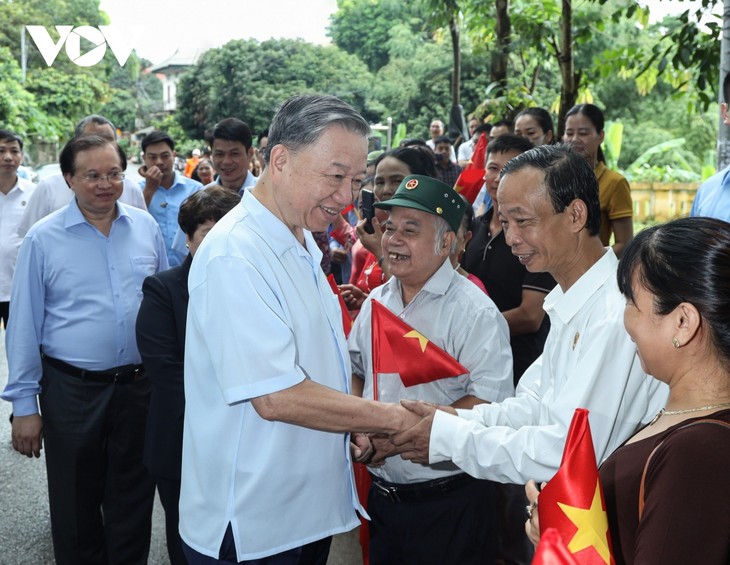 Presiden To Lam Kunjungi Desa Kuno Duong Lam - ảnh 1