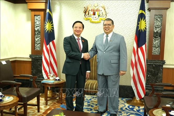 Pimpinan Parlemen Malaysia Apresiasi Gagasan Kerja Sama dari MN  Vietnam - ảnh 1