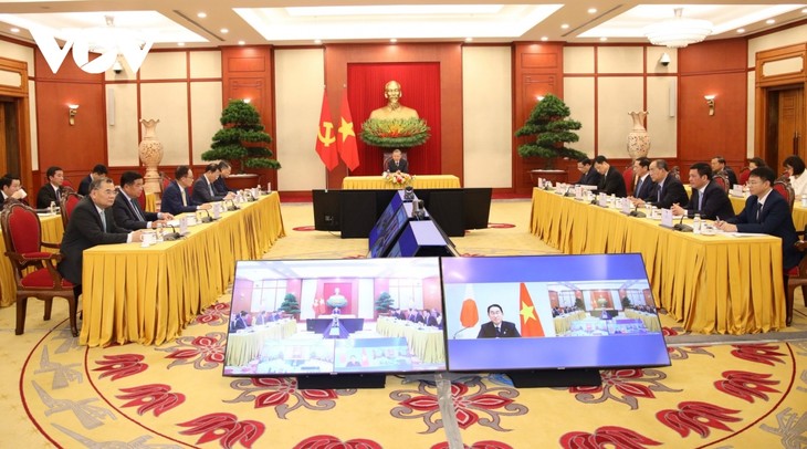 Sekjen, Presiden Vietnam, To Lam Melakukan Pembicaraan Virtual Tingkat Tinggi dengan PM Jepang - ảnh 1