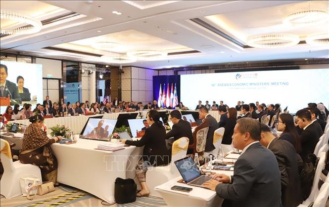 Konferensi Menteri Ekonomi ASEAN yang ke-56 di Laos - ảnh 1