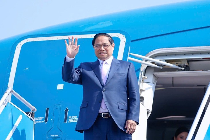 PM Pham Minh Chinh Berangkat Menghadiri KTT ke-44 dan ke-45 ASEAN - ảnh 1