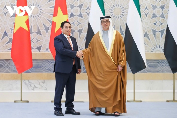 PM Pham Minh Chinh Melakukan Pembicaraan dengan Presiden Uni Emirat Arab, Meningkatkan Hubungan Bilateral ke Kemitraan Komprehensif - ảnh 1