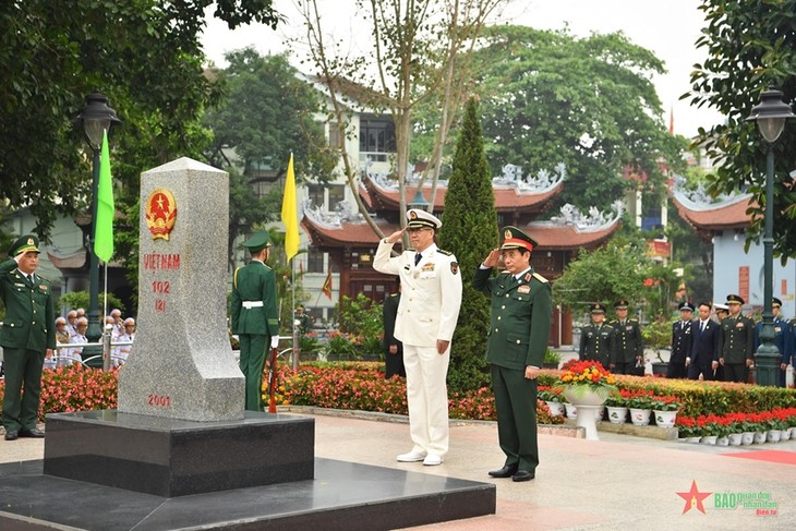 Tentara Rakyat Vietnam Bersama-Sama dengan Dunia Menegakkan Perdamaian - ảnh 4