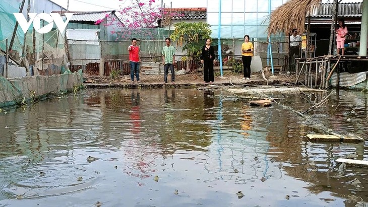 Seorang Kepala Dusun di Provinsi Ca Mau yang Sepenuh Hati demi Keluarga Etnis Minoritas yang Miskin - ảnh 2