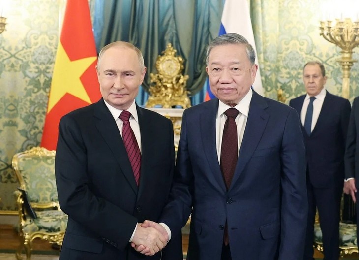Pernyataan Bersama tentang Semua Arahan Besar dari Hubungan Kemitraan Strategis Komprehensif Vietnam-Rusia pada Tahap Kerjasama yang Baru - ảnh 1