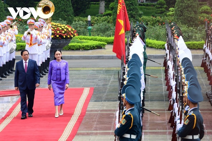 PM Thailand, Paetongtarn Shinawatra Akhiri Kunjungan Resmi di Vietnam - ảnh 1