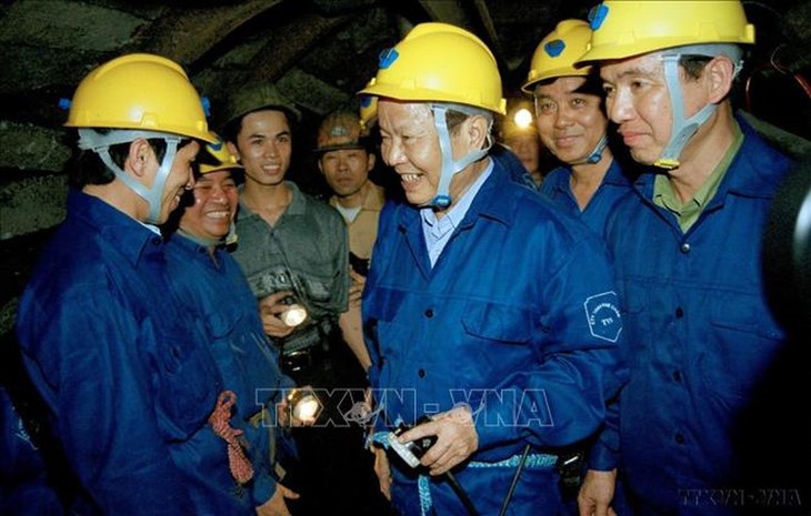 Mantan Presiden Tran Duc Luong – Pemimpin yang Memberikan Banyak Kontribusi Penting pada Usaha Pembaruan dan Pengembangan Tanah Air - ảnh 1