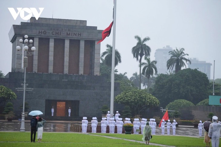 Upacara Berziarah Mantan Presiden Tran Duc Luong Dimulai  - ảnh 10
