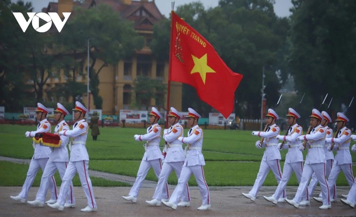 Upacara Berziarah Mantan Presiden Tran Duc Luong Dimulai  - ảnh 8