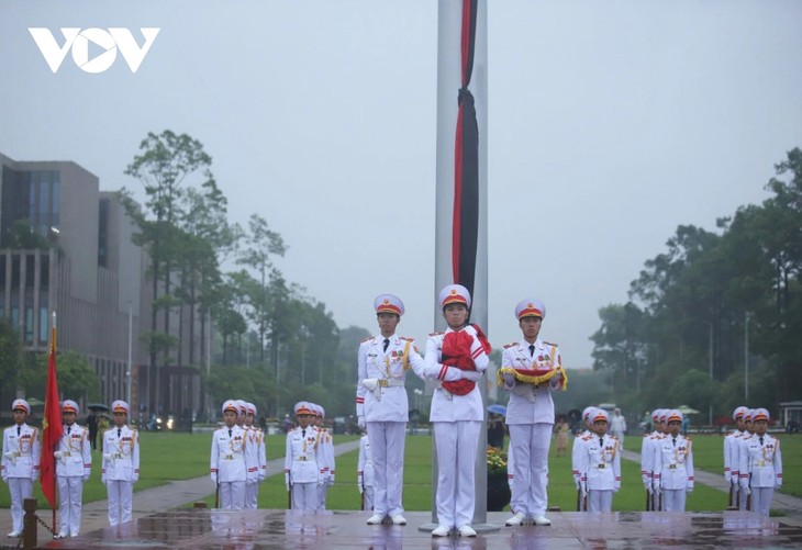 Upacara Berziarah Mantan Presiden Tran Duc Luong Dimulai  - ảnh 9