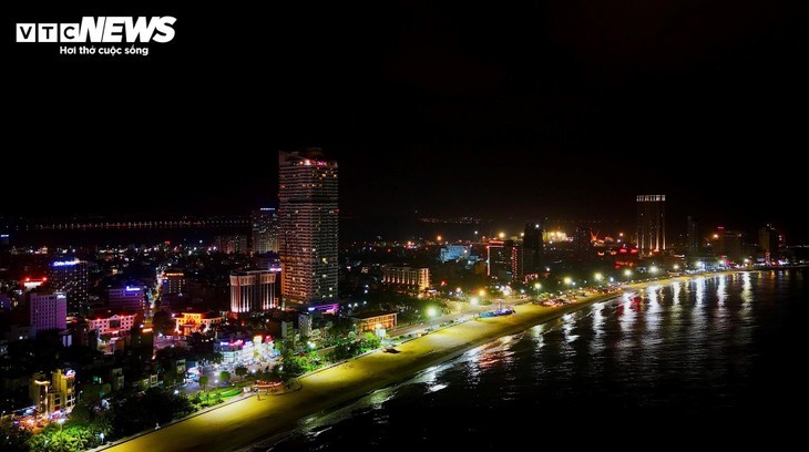 Jalan-Jalan di Pesisir Pantai yang Indah seperti Lukisan di Provinsi Binh Dinh - ảnh 11