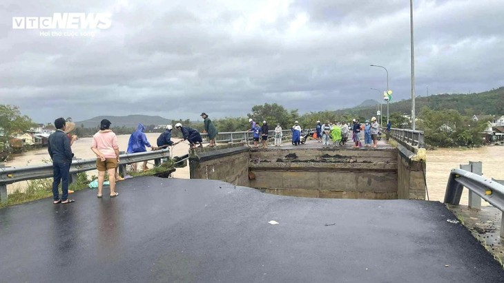 Hujan dan Banjir di Daerah Trung Bo Selatan  - ảnh 13