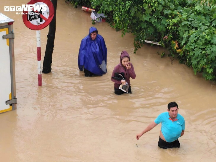 Hujan dan Banjir di Daerah Trung Bo Selatan  - ảnh 18