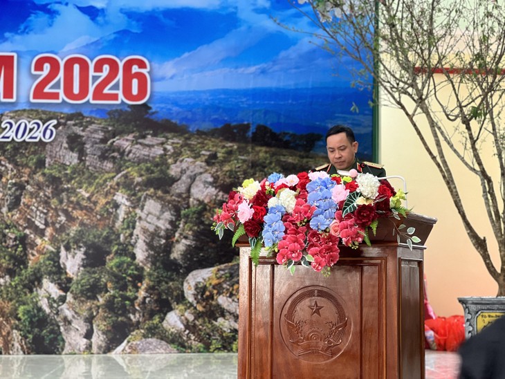 Bawakan Hari Raya Tet kepada Masyarakat Miskin di Daerah Pegunungan Provinsi Son La - ảnh 2