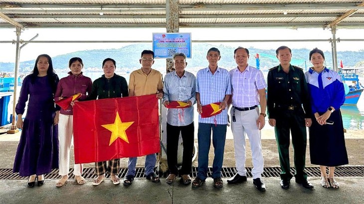 Peluncuran Proyek Pemuda “Papan Kode QR untuk Mempropagandakan Peraturan Pencegahan dan Pemberantasan Penangkapan Ikan IUU” - ảnh 2