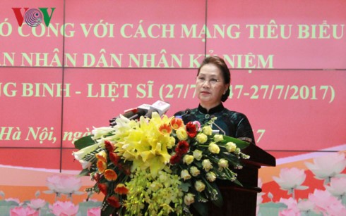 Nguyen Thi Kim Ngan au congrès pour honorer les personnes méritantes de la révolution  - ảnh 1