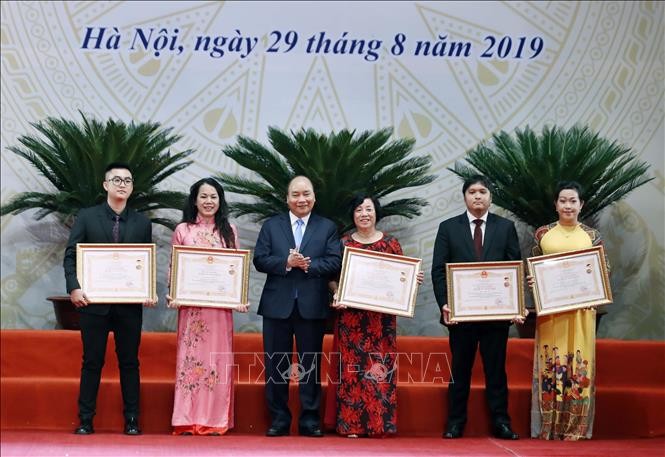 Les meilleurs artistes vietnamiens mis en l’honneur - ảnh 1