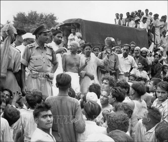 L'ONU célèbre la Journée de la non-violence et le 150e anniversaire de la naissance de Gandhi  - ảnh 1