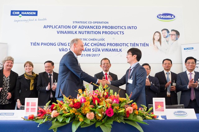 Vinamilk forms strategic cooperation with world’s leading probiotics supplier  - ảnh 1