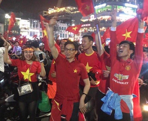 Vietnamese football fans ready for U23 Championship final  - ảnh 6