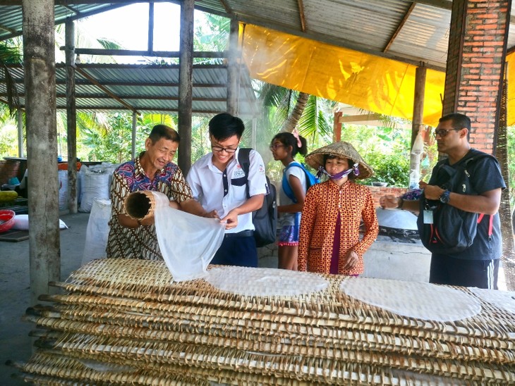 Visiting a noodle factory in the Mekong Delta - ảnh 1