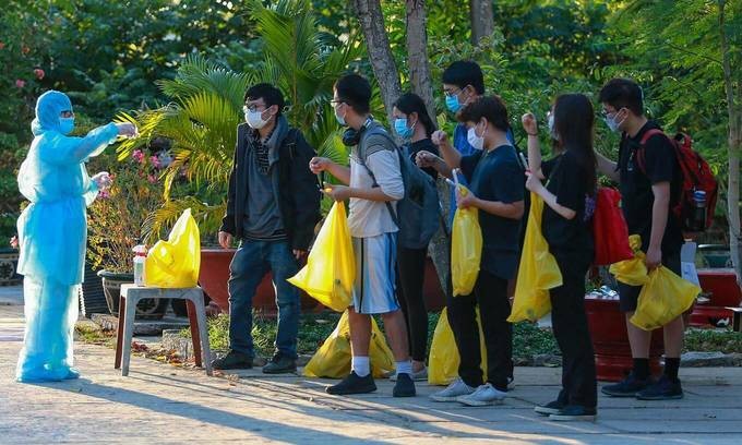 Life inside Vietnam’s army-run quarantine camps - ảnh 4