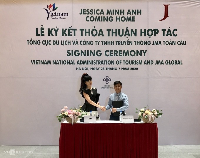 Supermodel promotes Vietnamese tourism - ảnh 1