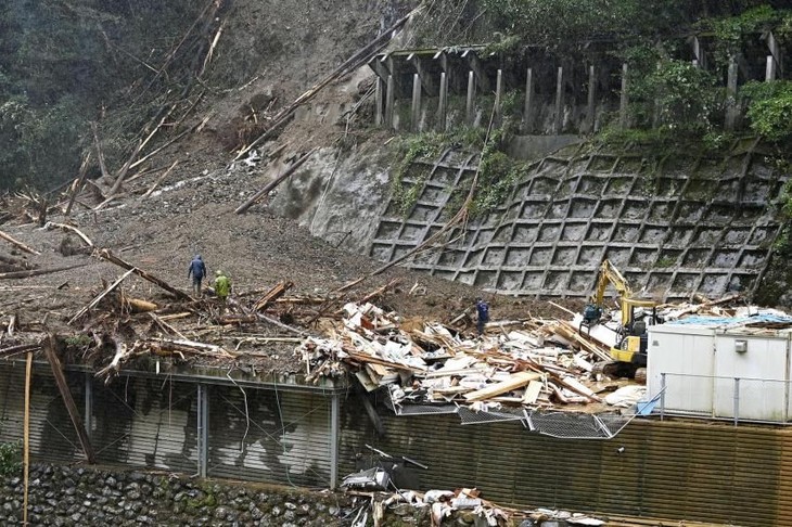 Vietnam searches missing citizens after Typhoon Haisen hits Japan - ảnh 1