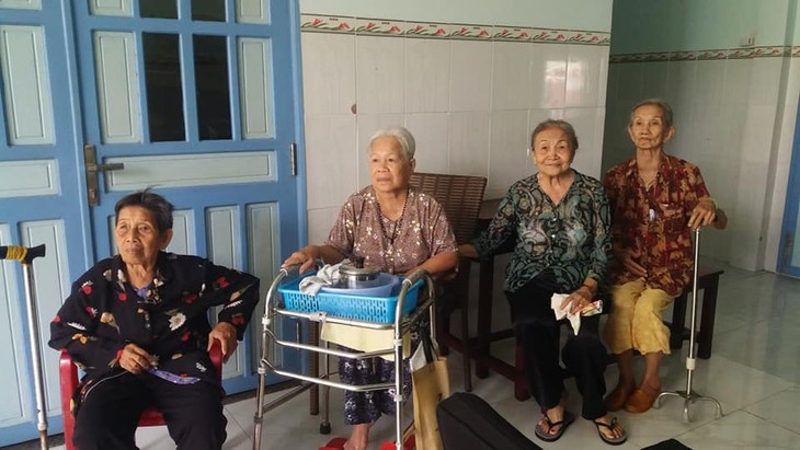 Nursing home for single elderly people - ảnh 3