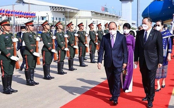 President Nguyen Xuan Phuc arrives in Vientiane, beginning Laos visit - ảnh 1