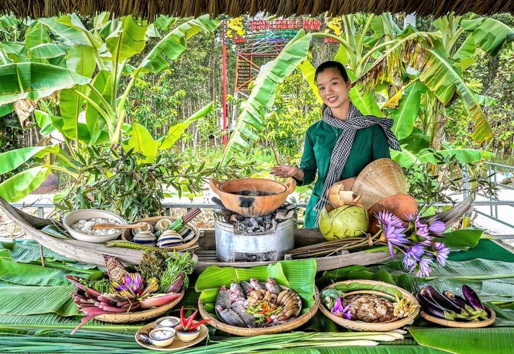 U Minh fish sauce hotpot – one of the top 100 Vietnamese specialties - ảnh 3