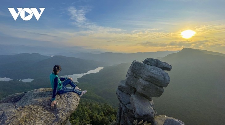 Stunning beauty of Chong Mountain in Quang Ninh province - ảnh 6