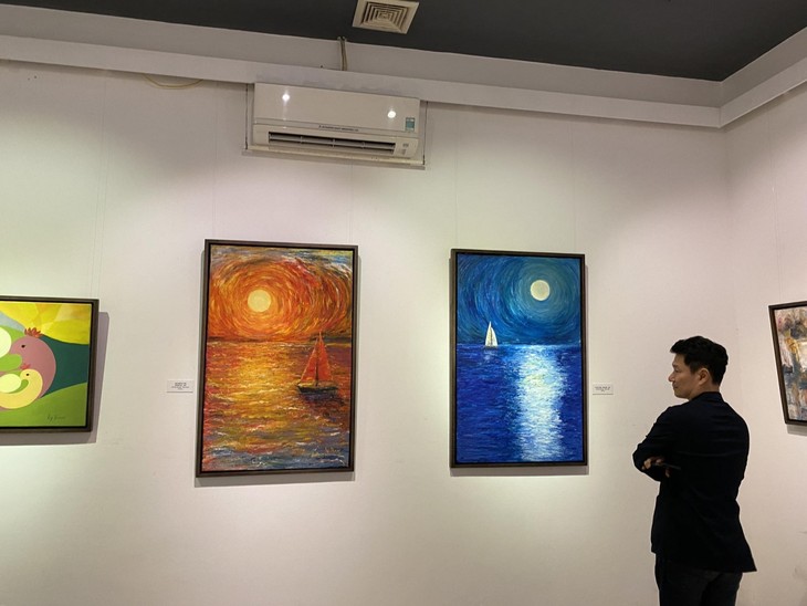 Exhibit “Multicolor” - Ly Tran’s passion for adventures with color - ảnh 1