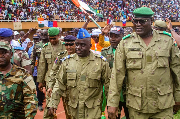 Niger closes airspace as it refuses to reinstate president - ảnh 1