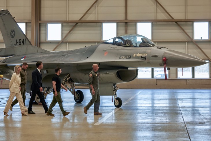 Netherlands, Denmark commit to delivering F-16s to Ukraine - ảnh 1