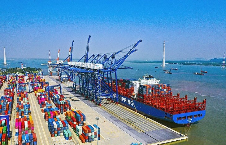 Vietnam records trade surplus of 22 billion USD in 9 months - ảnh 1