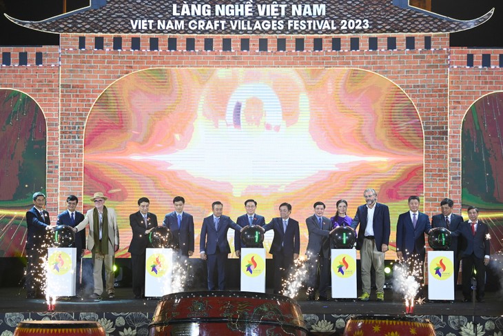 Hanoi Festival honors craft villages nationwide - ảnh 1