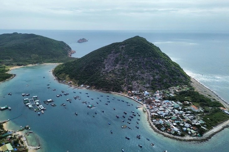 Nha Trang Bay fishing village aims to welcome 45,000 tourists each year - ảnh 1