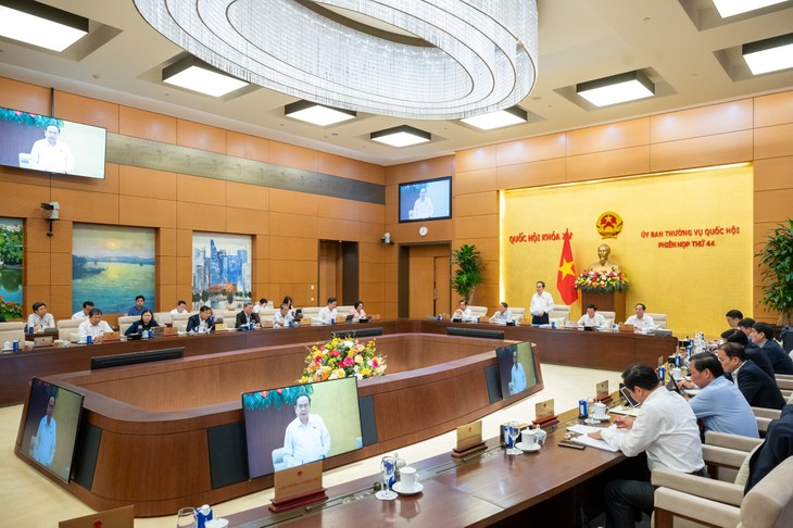 NA Standing Committee begins discussing amendments to 2013 Constitution  - ảnh 1
