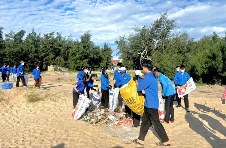 Vietnam marks World Oceans Day with nationwide environmental campaigns - ảnh 2