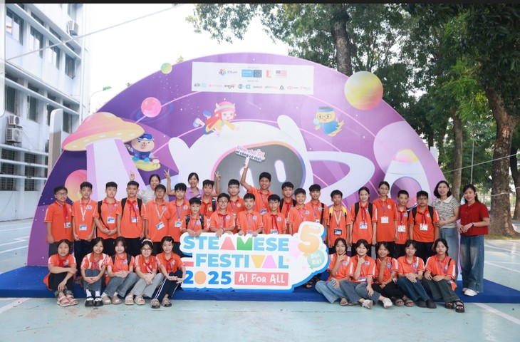 STEAMese Festival 2025 brings AI closer to community - ảnh 1